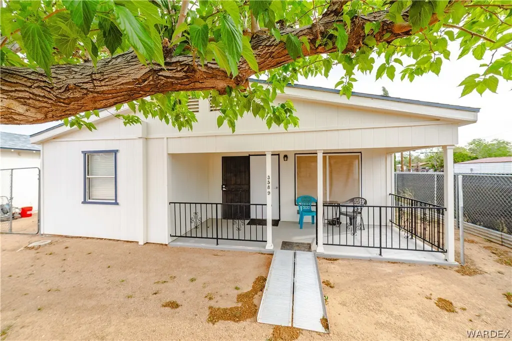 3589 E Bluebird Ln