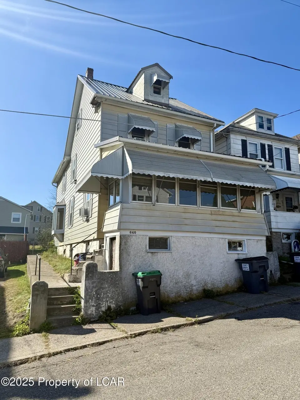 640 Vine St