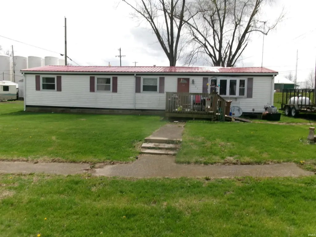 104 E High St