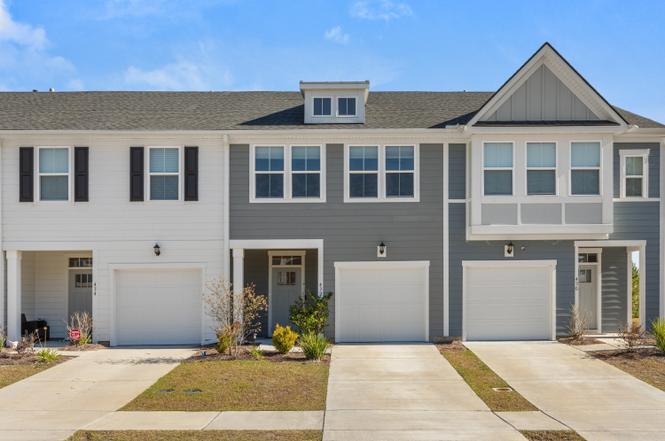 432 Trotters Ln