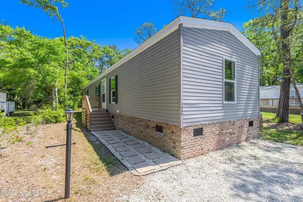 3440 Dolphin Dr