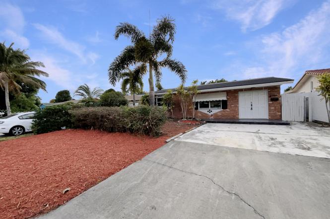 3765 NE 12th Ter