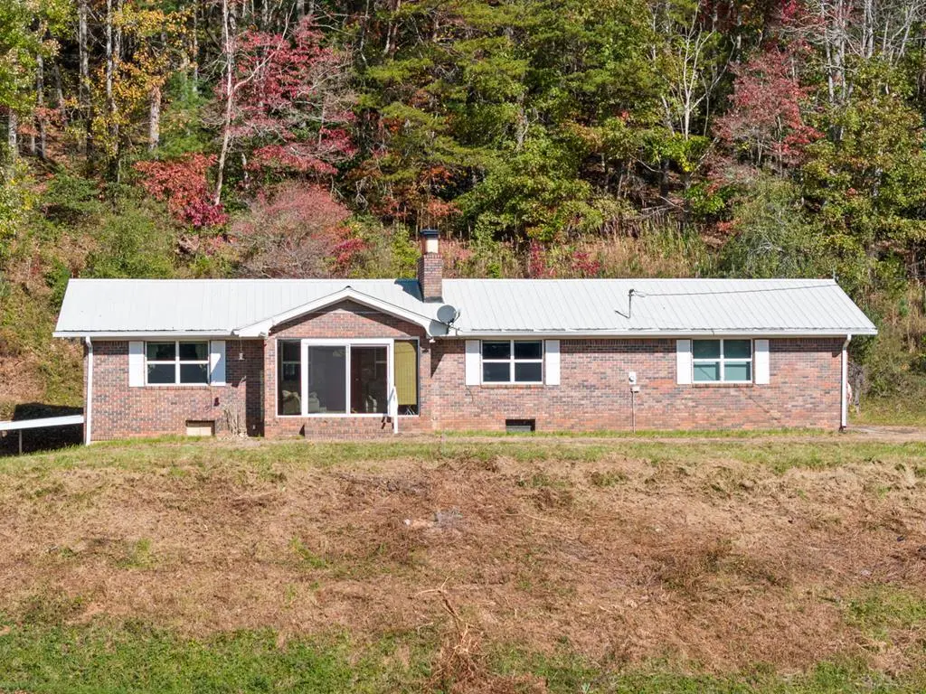 492 Johnny Gap Rd