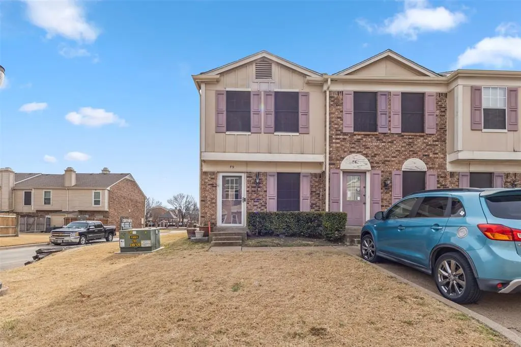 621 Carriagehouse Ln Unit 9F