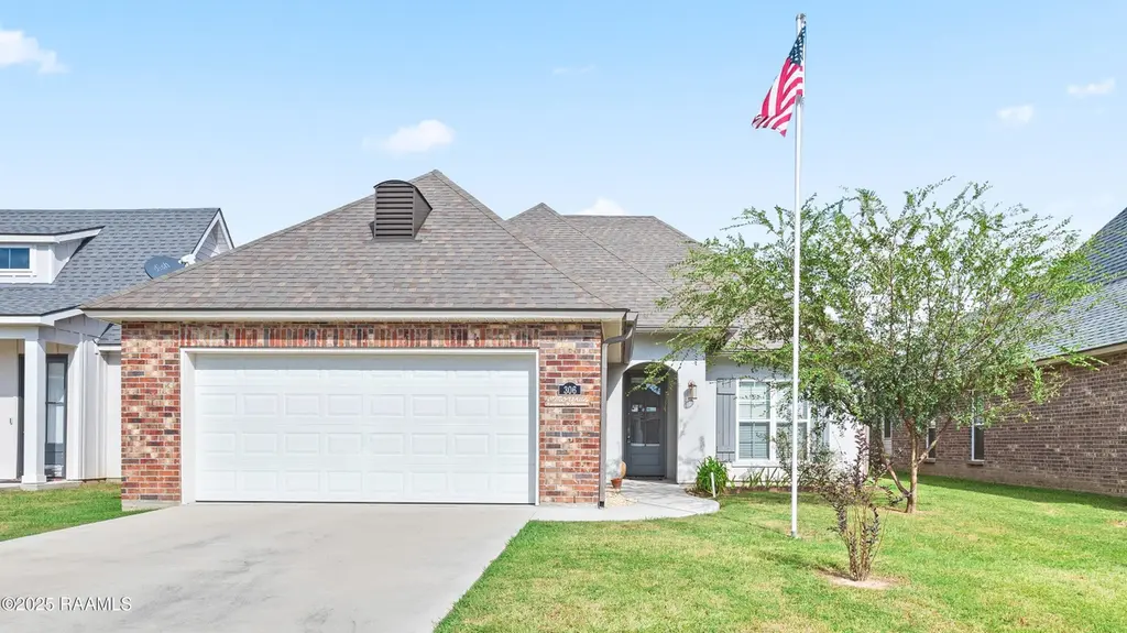 306 Adry Ln