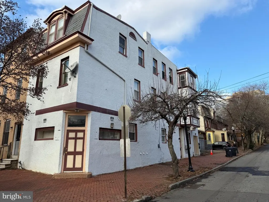 801 W 9th St