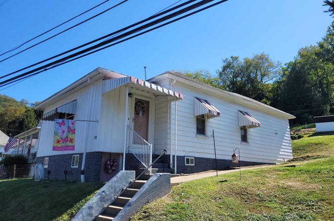 376 Simpson St