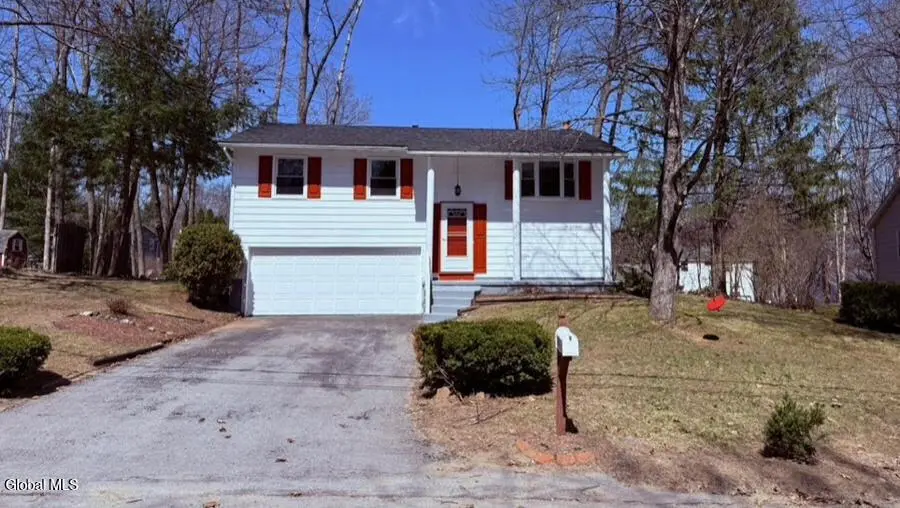 8 Orenda Spring Dr