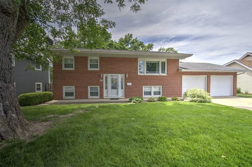 4133 Buckingham Dr