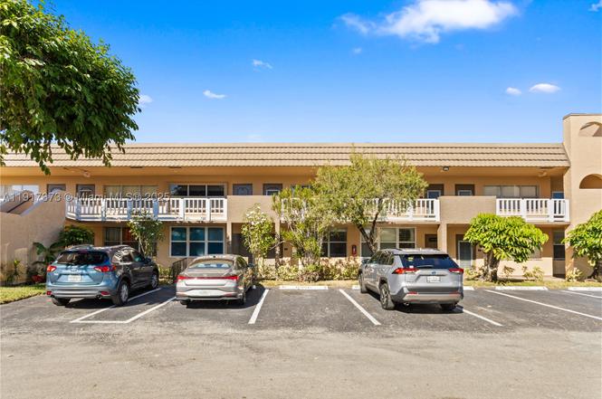9121 Sunrise Lakes Blvd #104