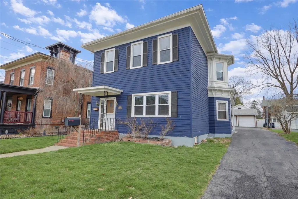 52 High St