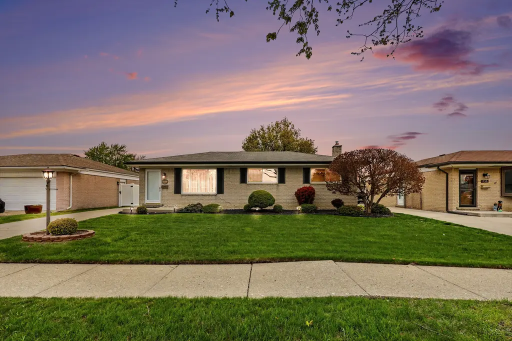 15569 Alsip St