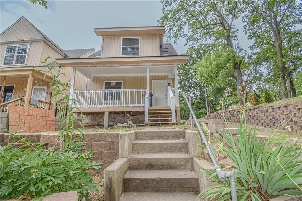 3613 Smart Ave