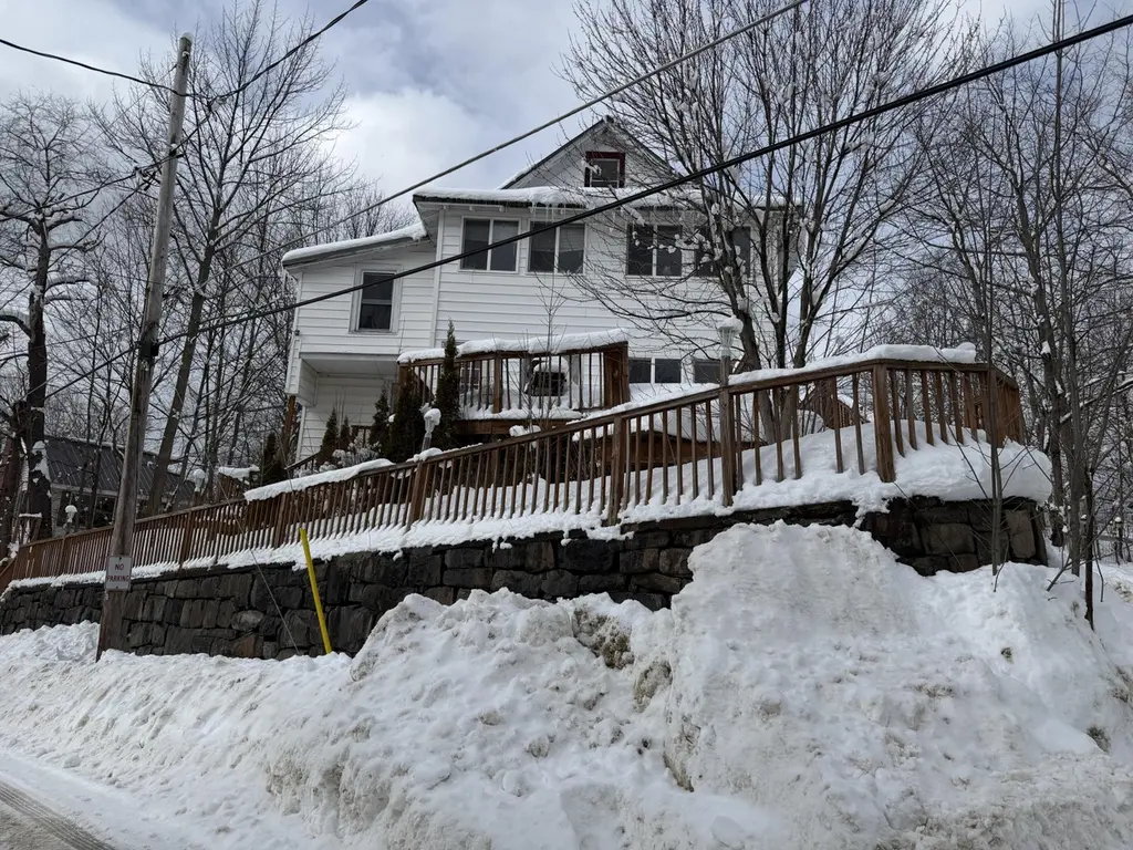 223+225 Neil St