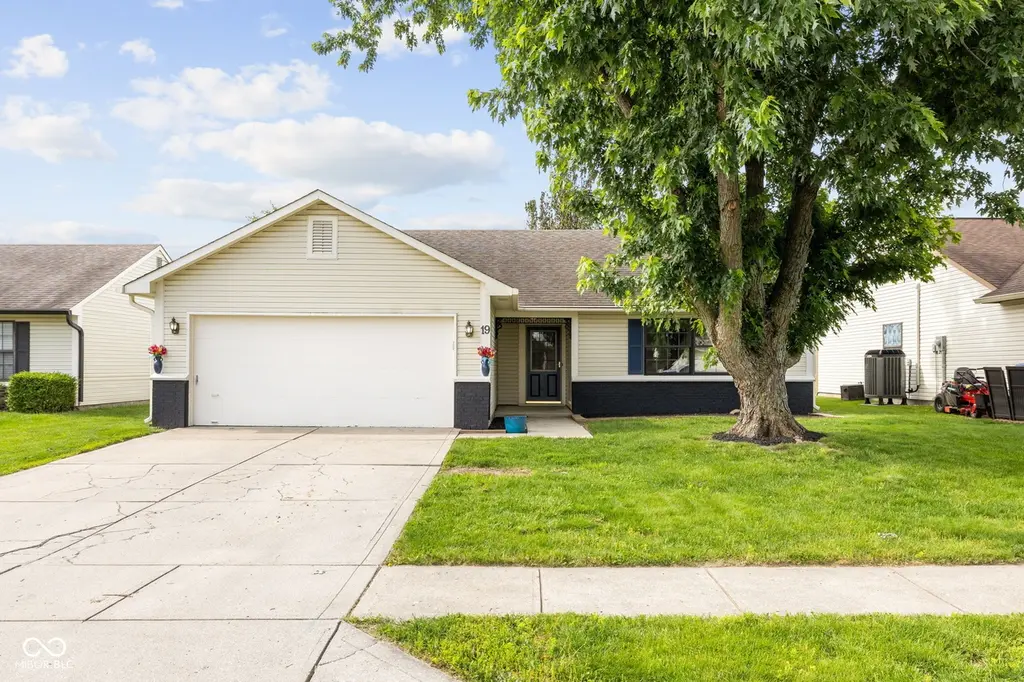 19 Lake Dr S