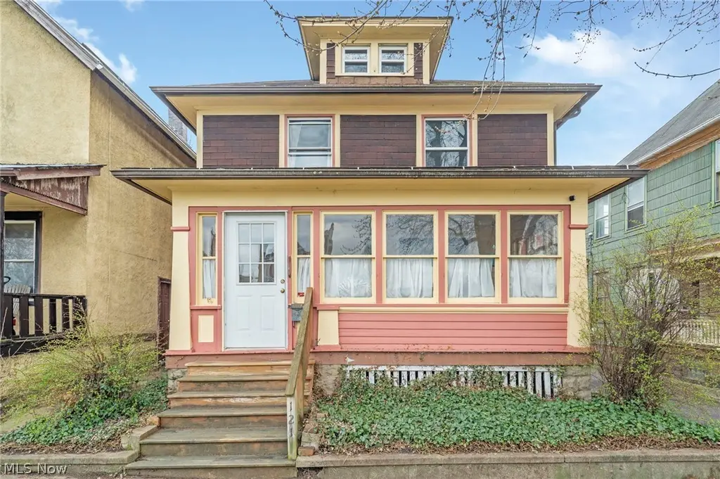 121 Chestnut Ave NE