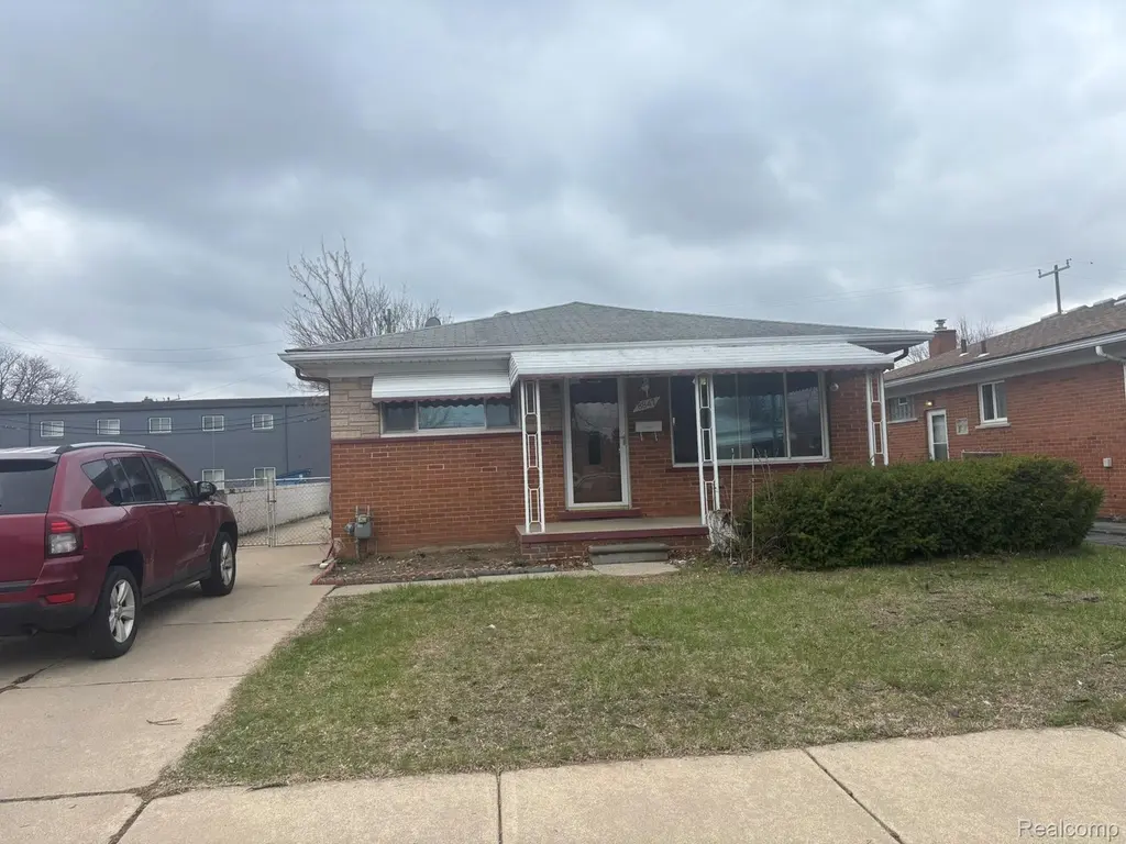8847 Woodbine