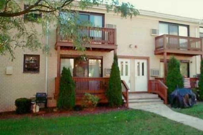 220 Sneden Pl #220