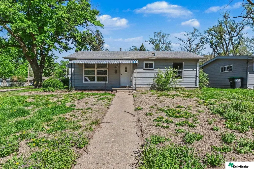 4440 Vernon Ave