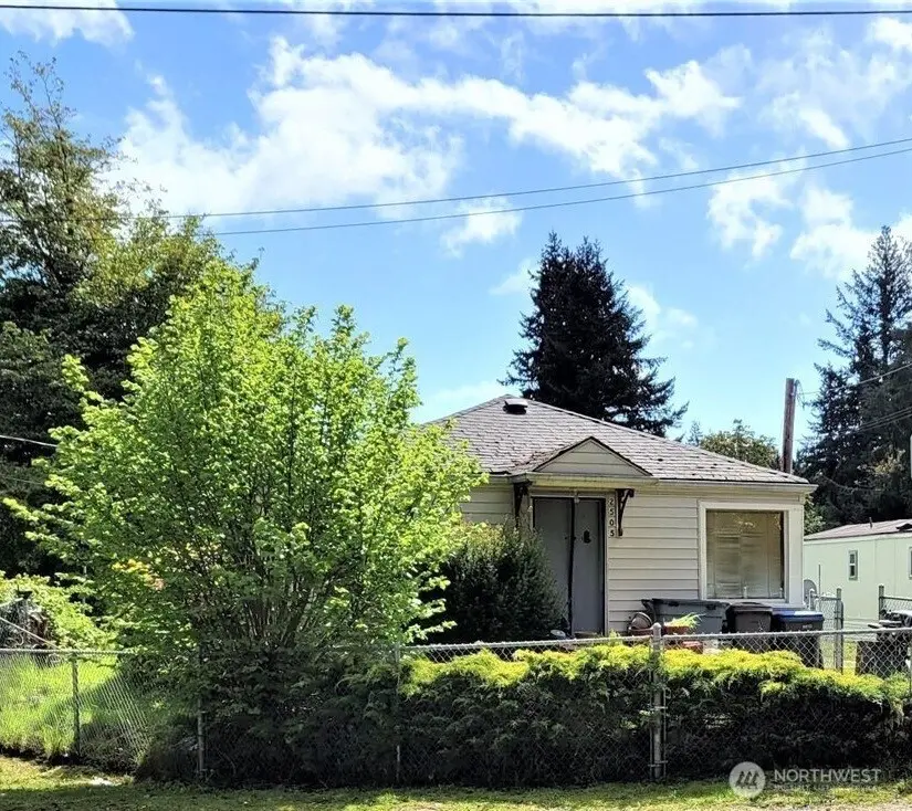 2507 Erlands Point Rd NW