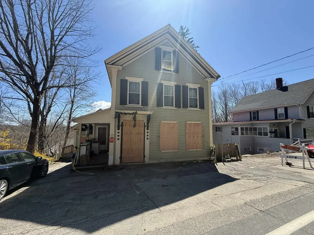 18 W High St