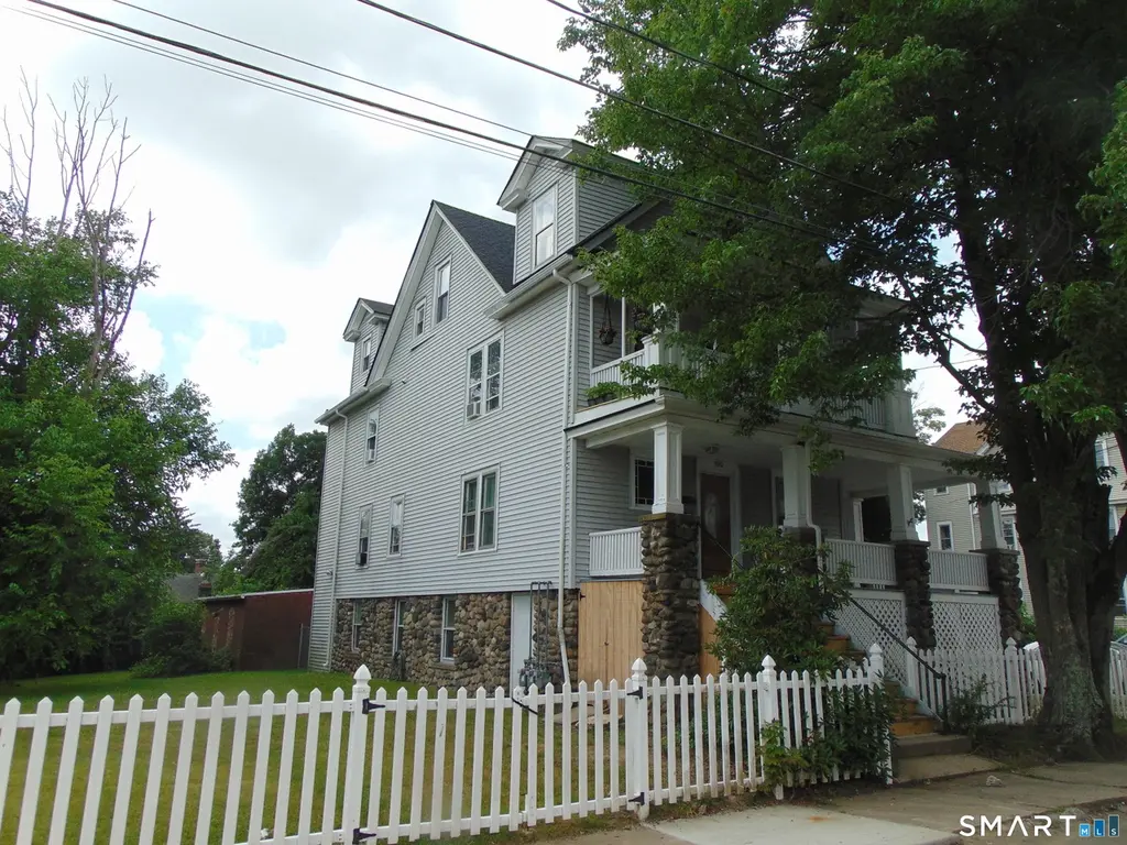 160 Edson Ave