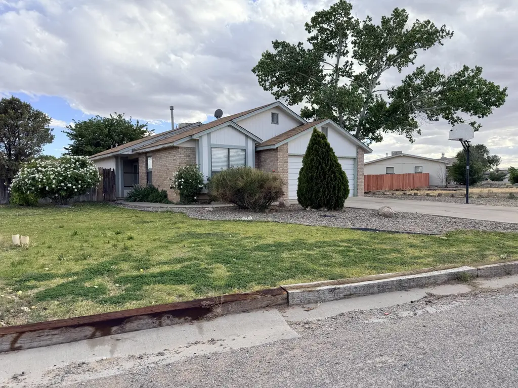 4 Owens Dr