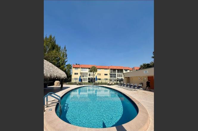 3091 E Sunrise Lakes Dr #101