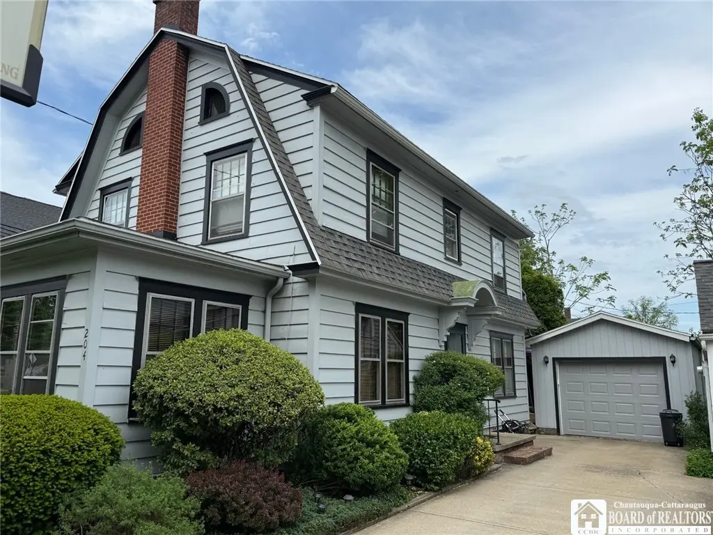 204 N 4th St