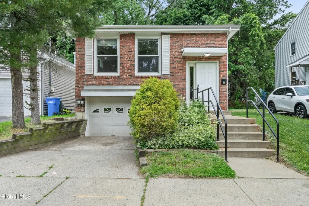 22 View Ave