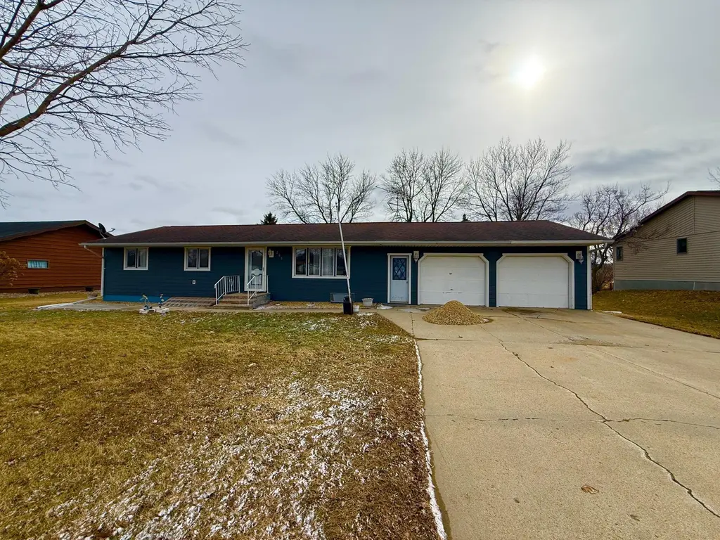 201 Main Ave