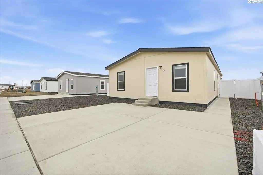 2681 E Edison Ave #29 #29