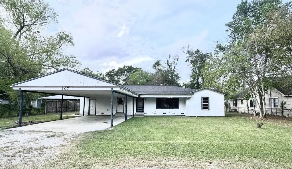 307 E Walnut Ave
