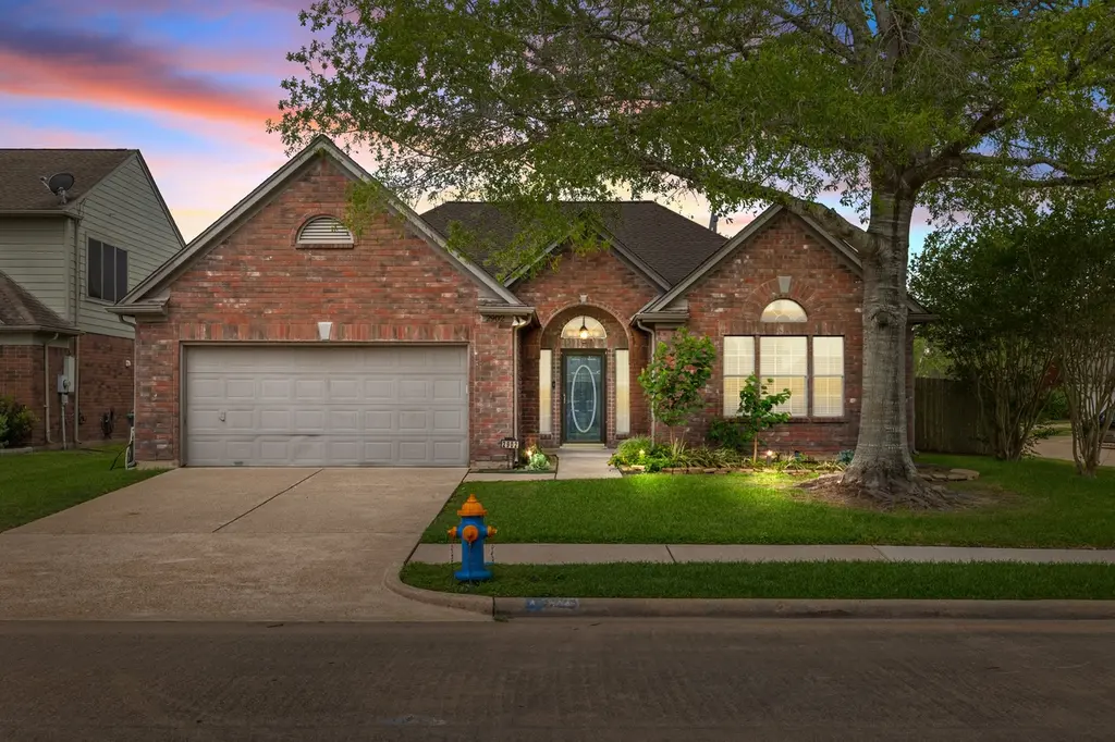 2902 Julie Ann Dr