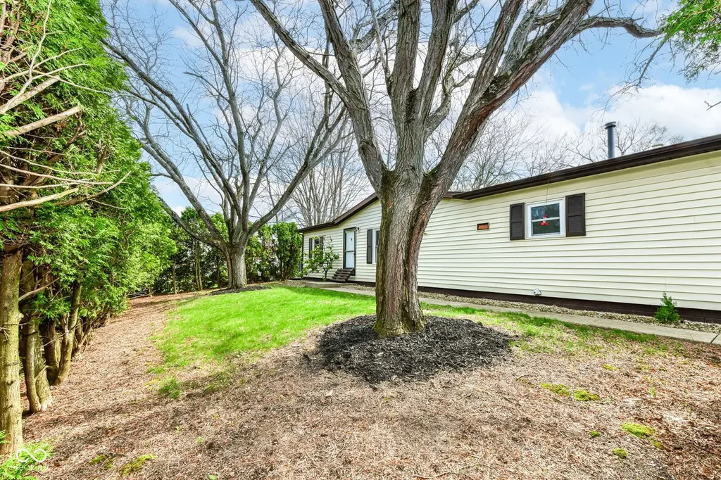 25 Myrenia Ave
