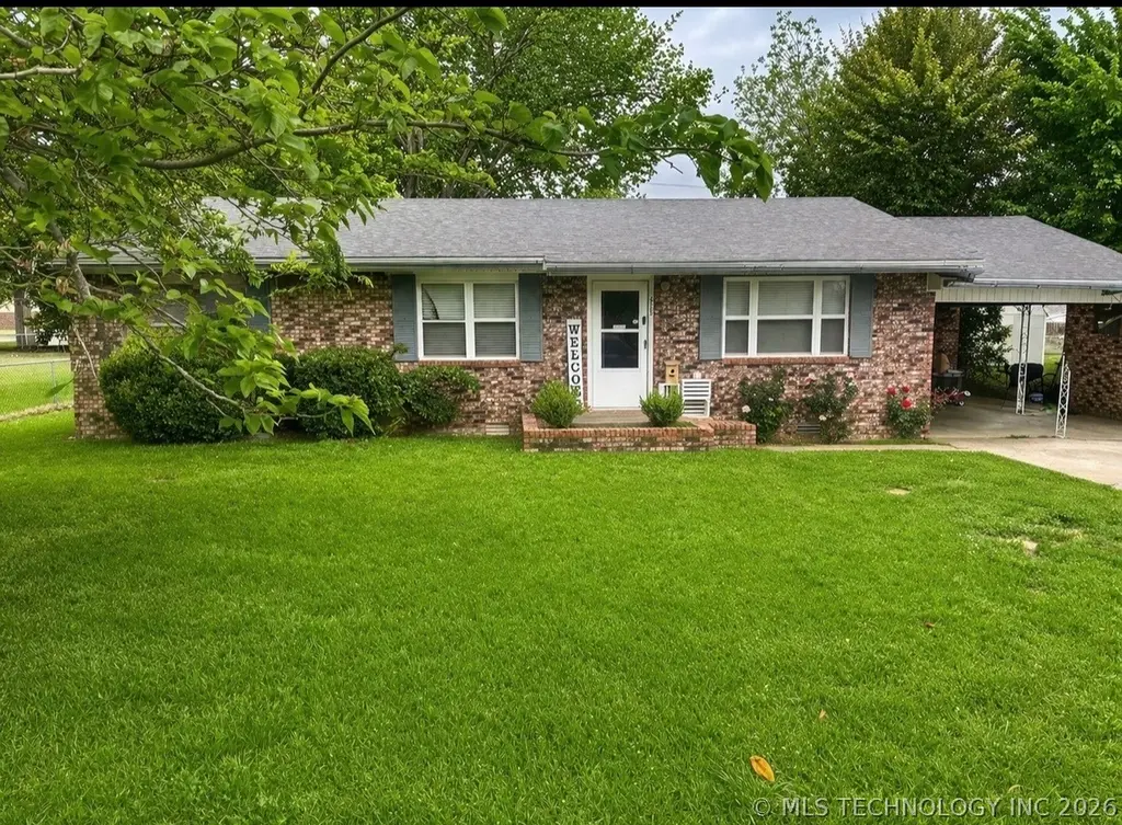 405 NW Mimosa Dr