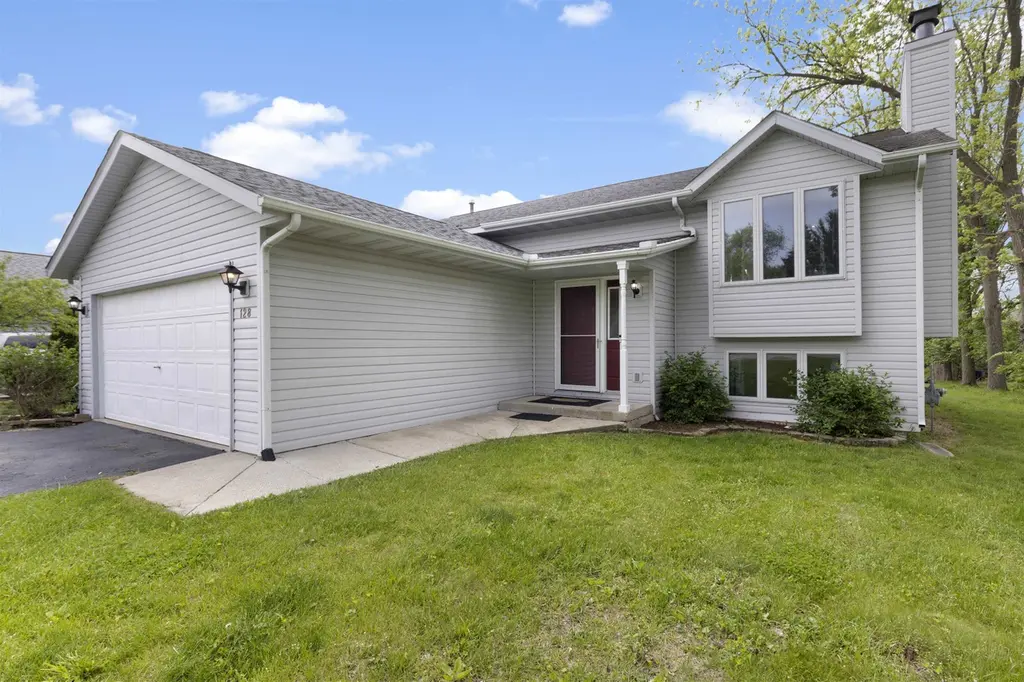 128 SE Brandywine Dr