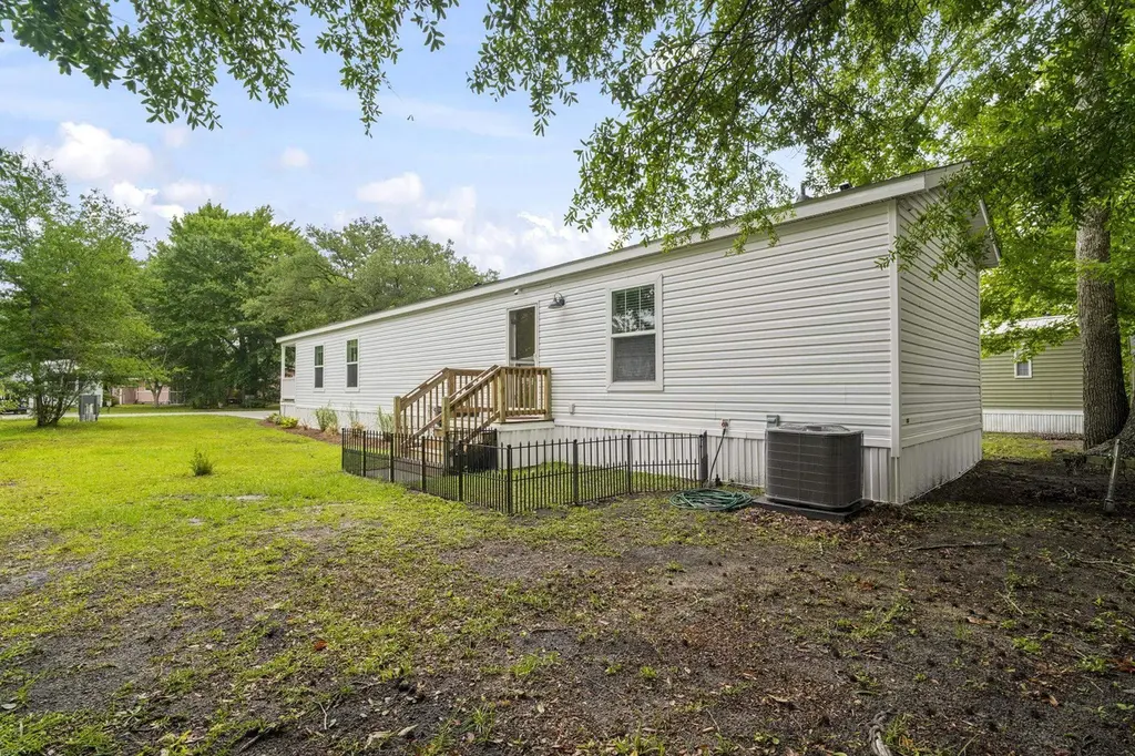 23 Crooked Island Cir
