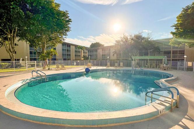 300 Village Green Cir S #217