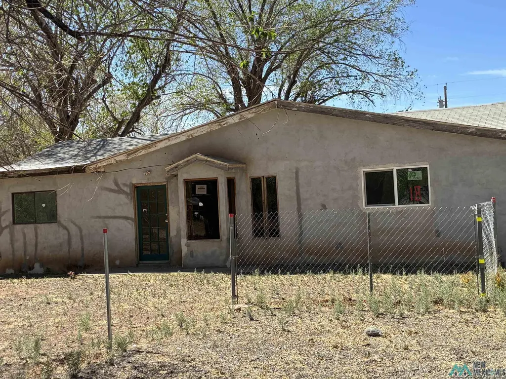18 W Otero Rd