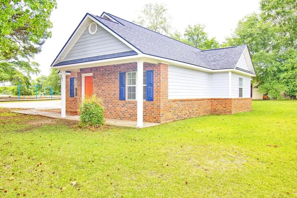 601 Carver Ter