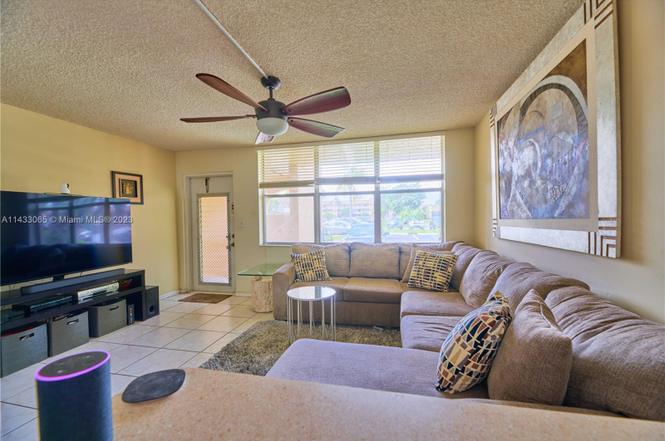 9121 Sunrise Lakes Blvd #114