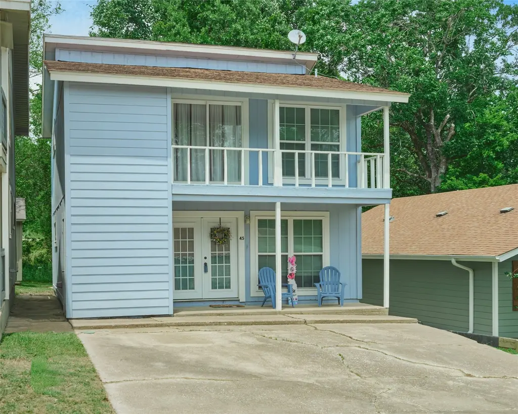 45 Harbour Row Dr