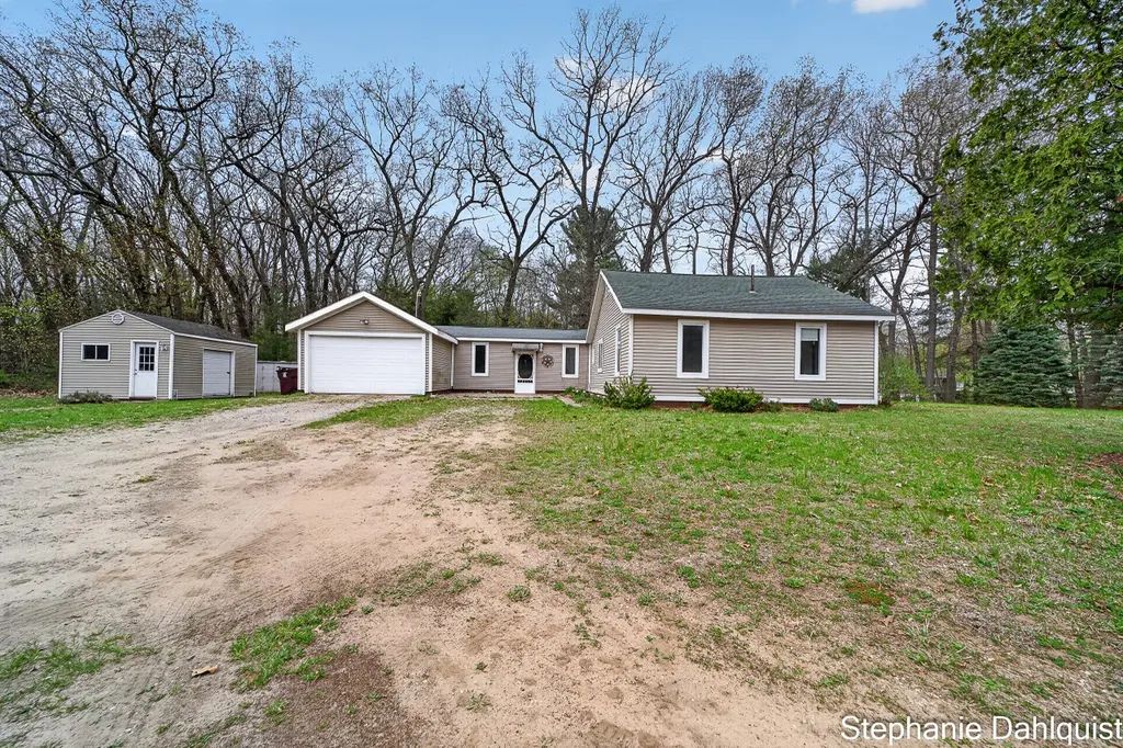 1093 E Giles Rd