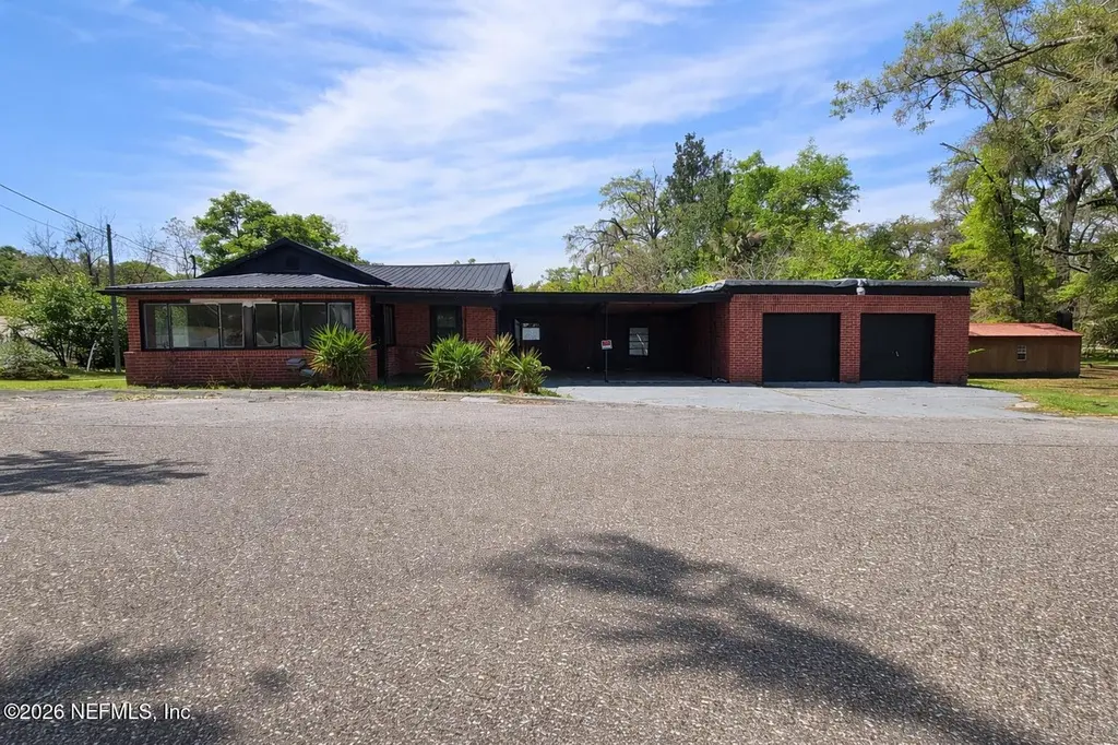 9604 Woodland Ave