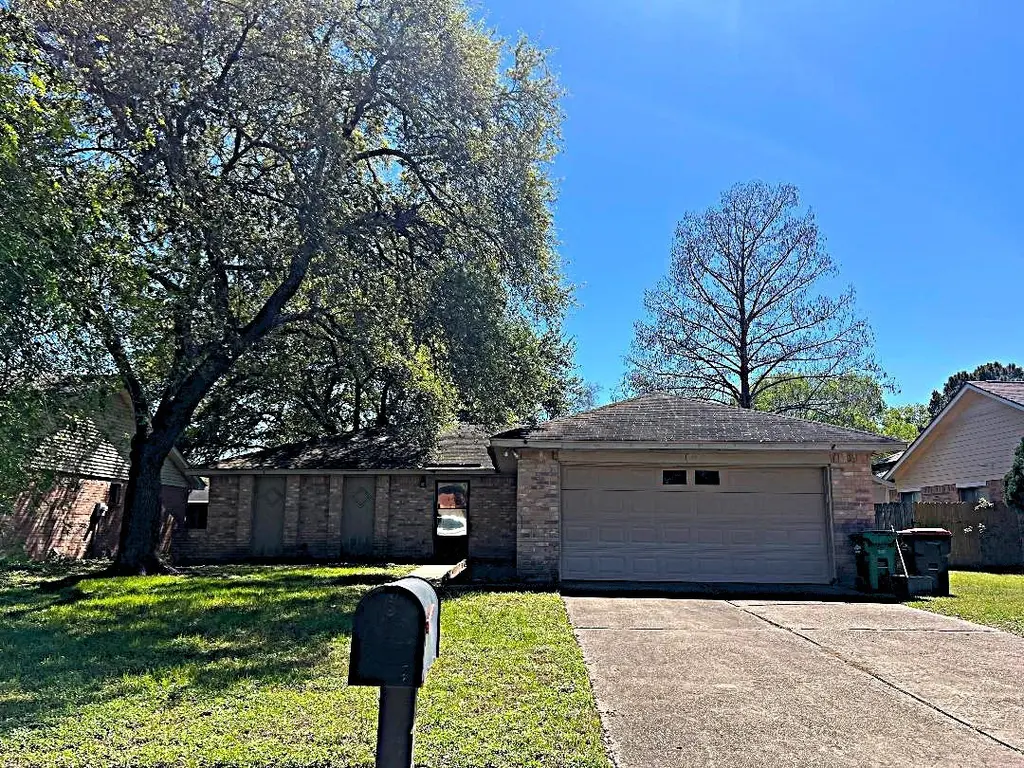 13907 Flagstone Dr