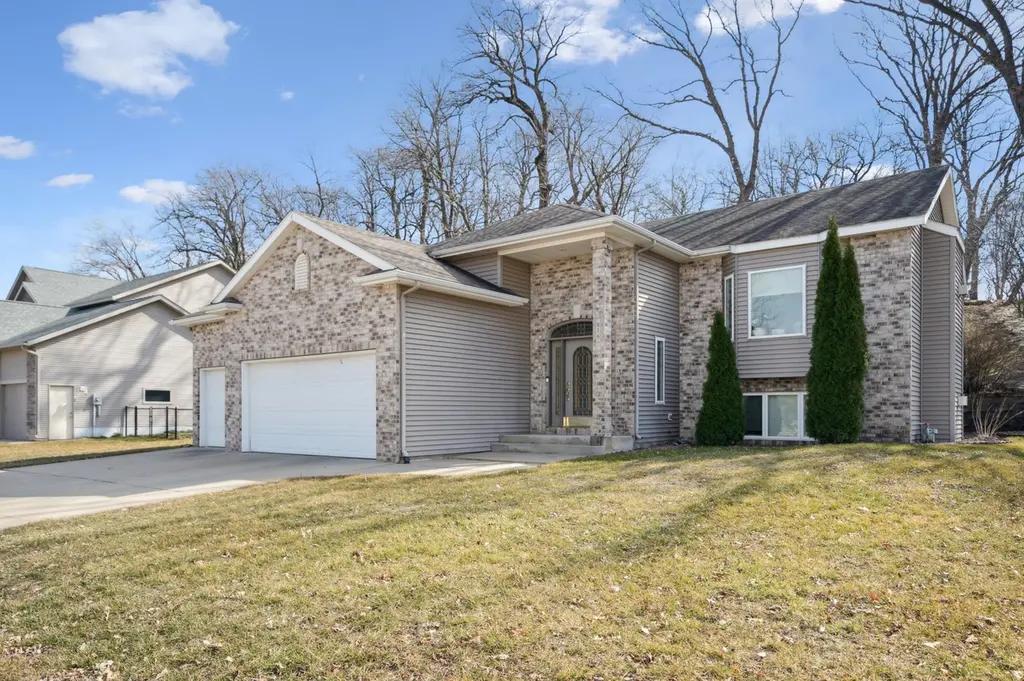 816 Southern Woods Pl SW