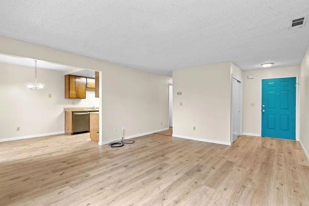 495 Cherry Ln Unit B