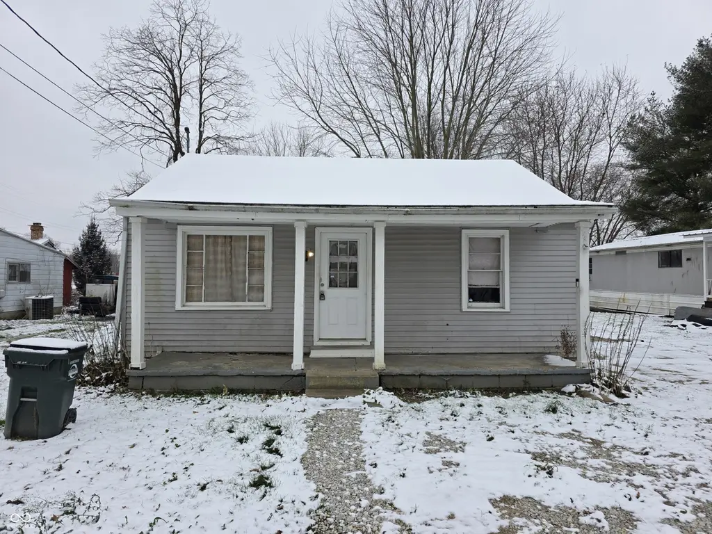 233 W Main St