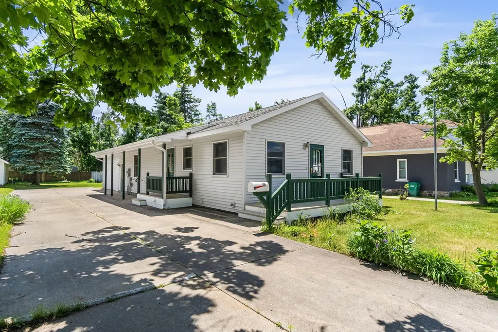 117 W Petoskey St